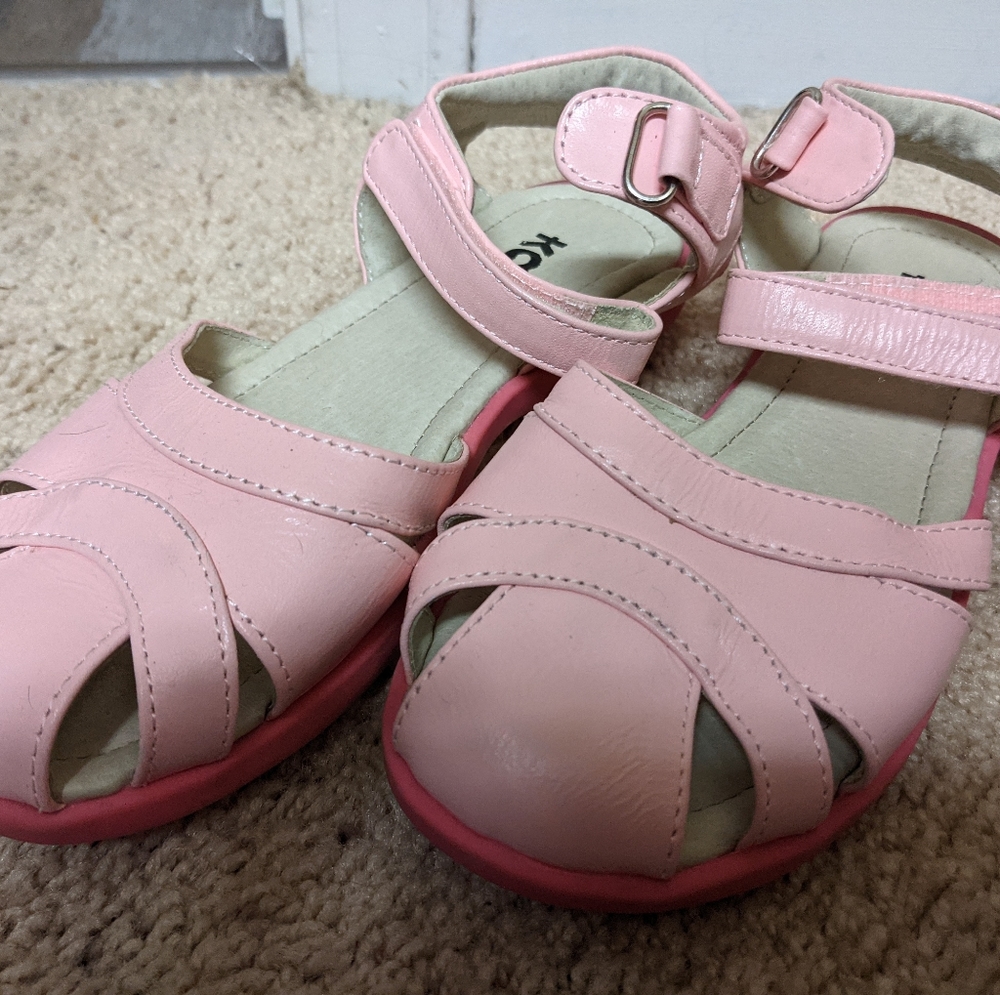 Girls pink sandals